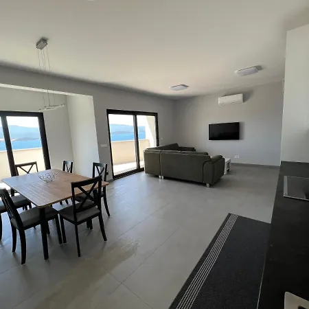 Apartment Janja Komarna
