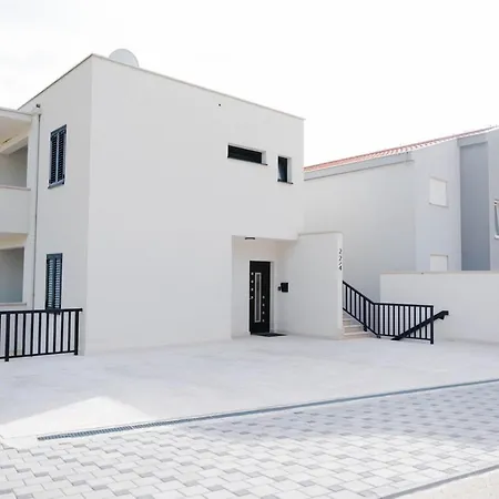Janja Apartment *