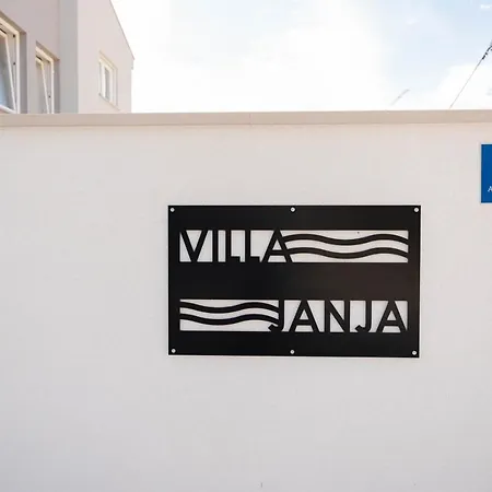 Janja Apartment Komarna